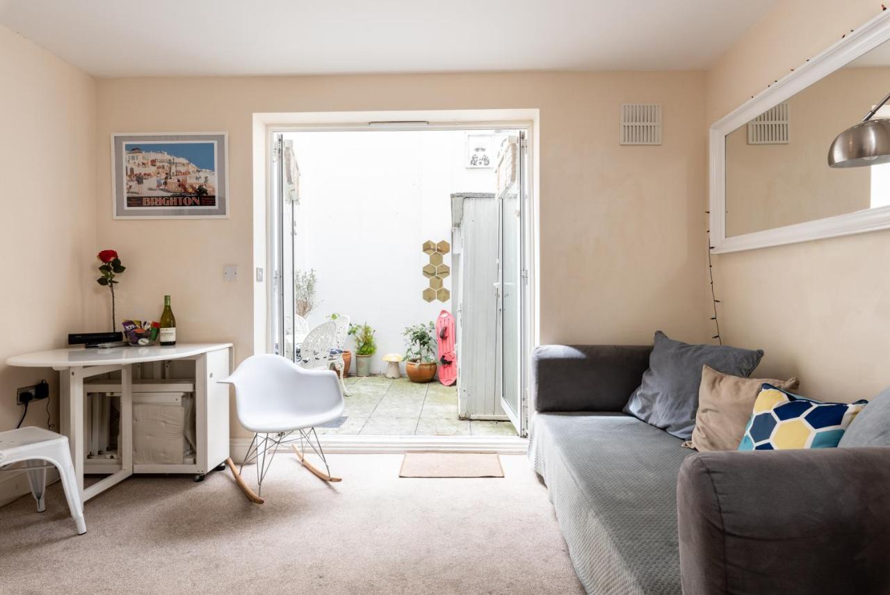 Little Brighton Beach Apartments - Also Separate Spa Cabin And Watersports Exterior foto